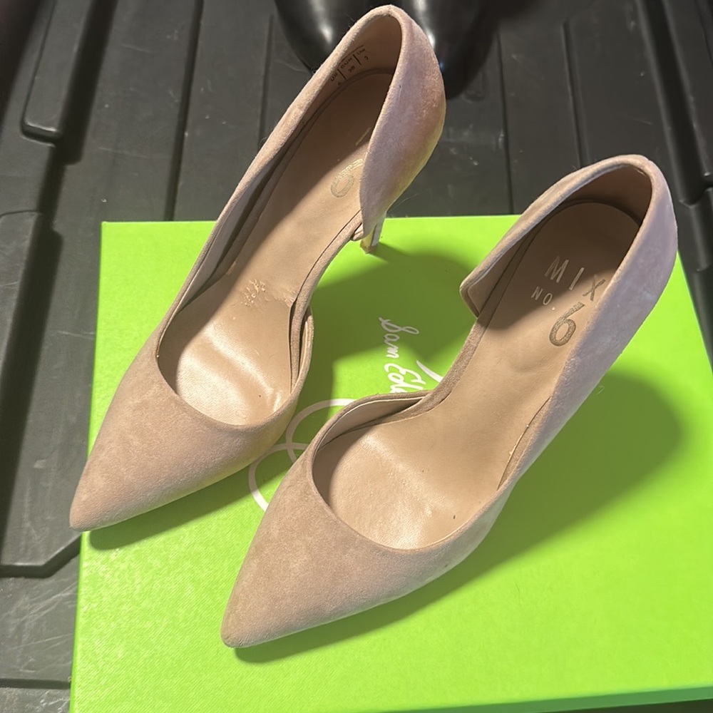 Mix No.6 pump, nude color, size 6. Used